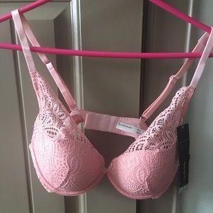 NWT AmBrielle Deep Plunging Bra